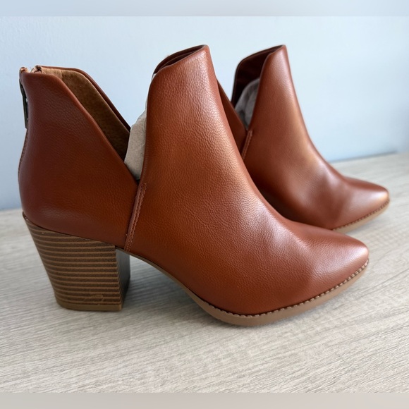 Sun + Stone Women's Cognac Elizaa Notched Pointed Toe Dress Booties Size 7W - Picture 2 of 11